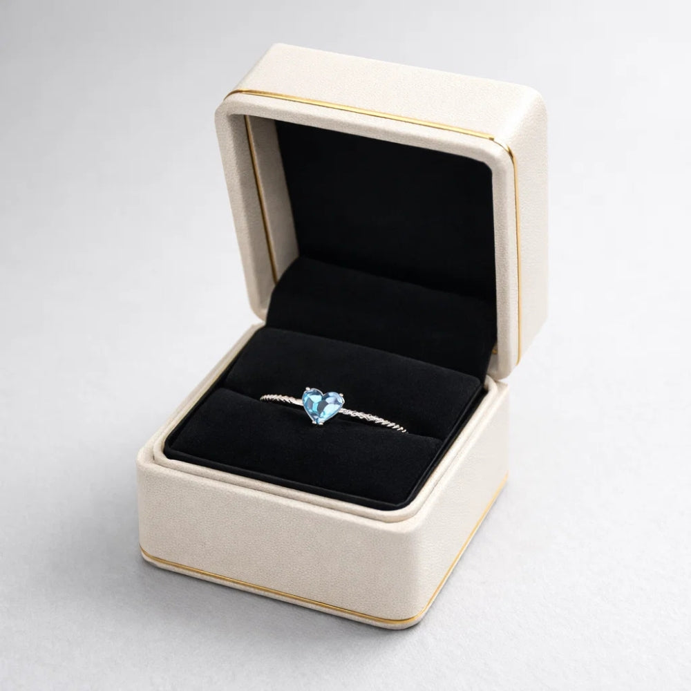 Anello Prezioso con Cuore Minimal e Pietra Portafortuna